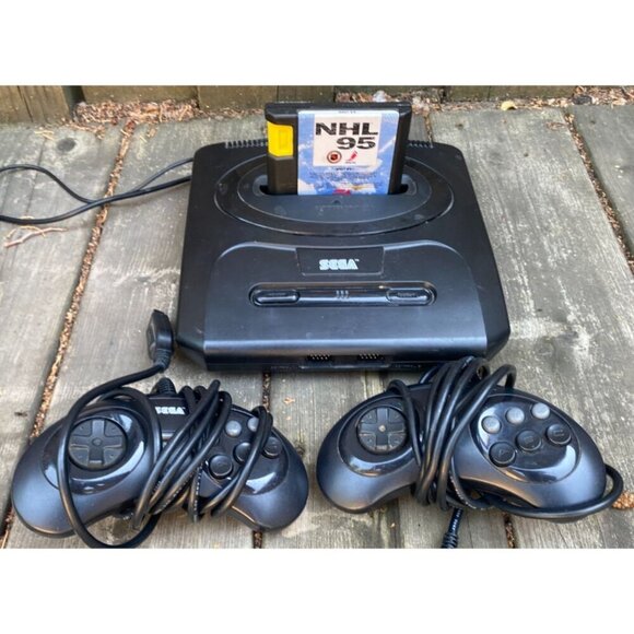 Vintage Sega Genesis Console With 2 Controllers & Game - Tested Working Black - Picture 1 of 7